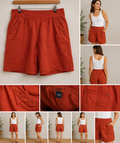 Short mulher terracotta com bordados e detalhes brilhantes nos bolsos, cinto elástico, tamanho 42 L/XL