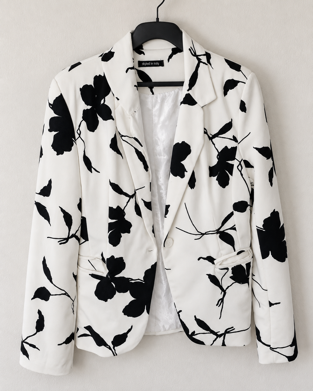 Segunda Mão | Blazer Branco com Estampado Floral Preto – Tamanho S