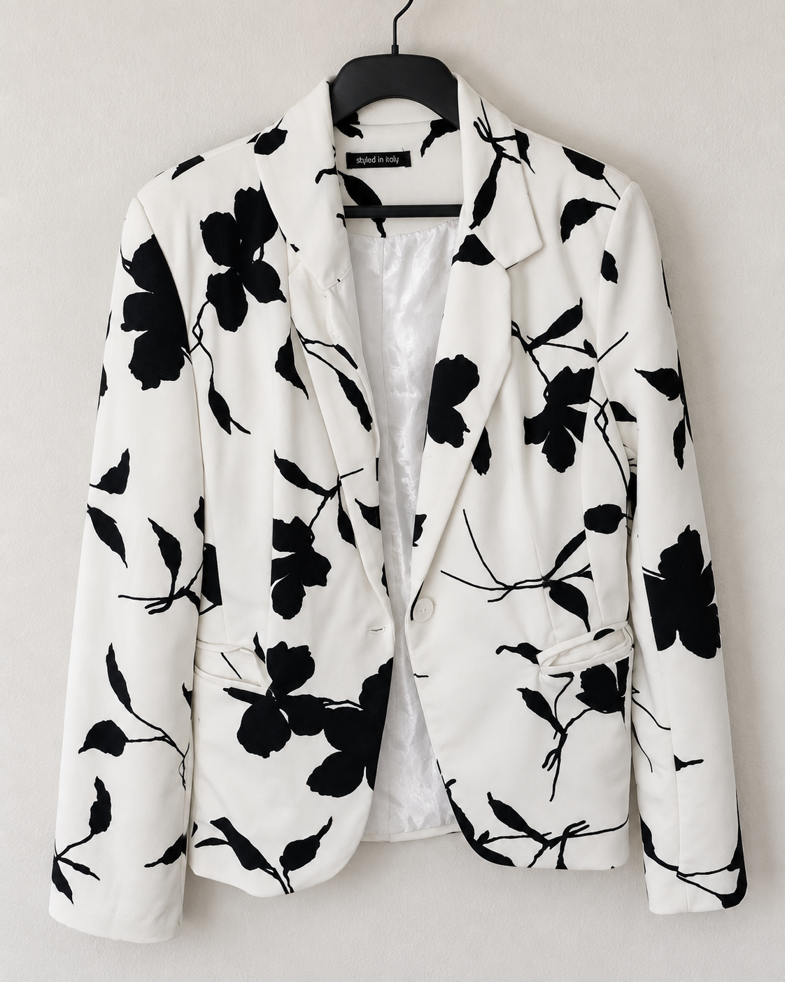 Segunda Mão | Blazer Branco com Estampado Floral Preto – Tamanho S