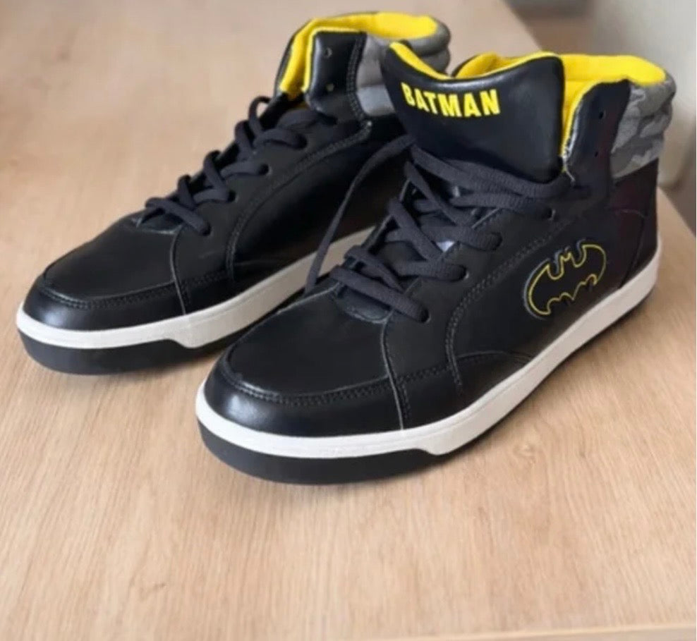 Batman Sneakers Men's Size 39 – Black & Yellow